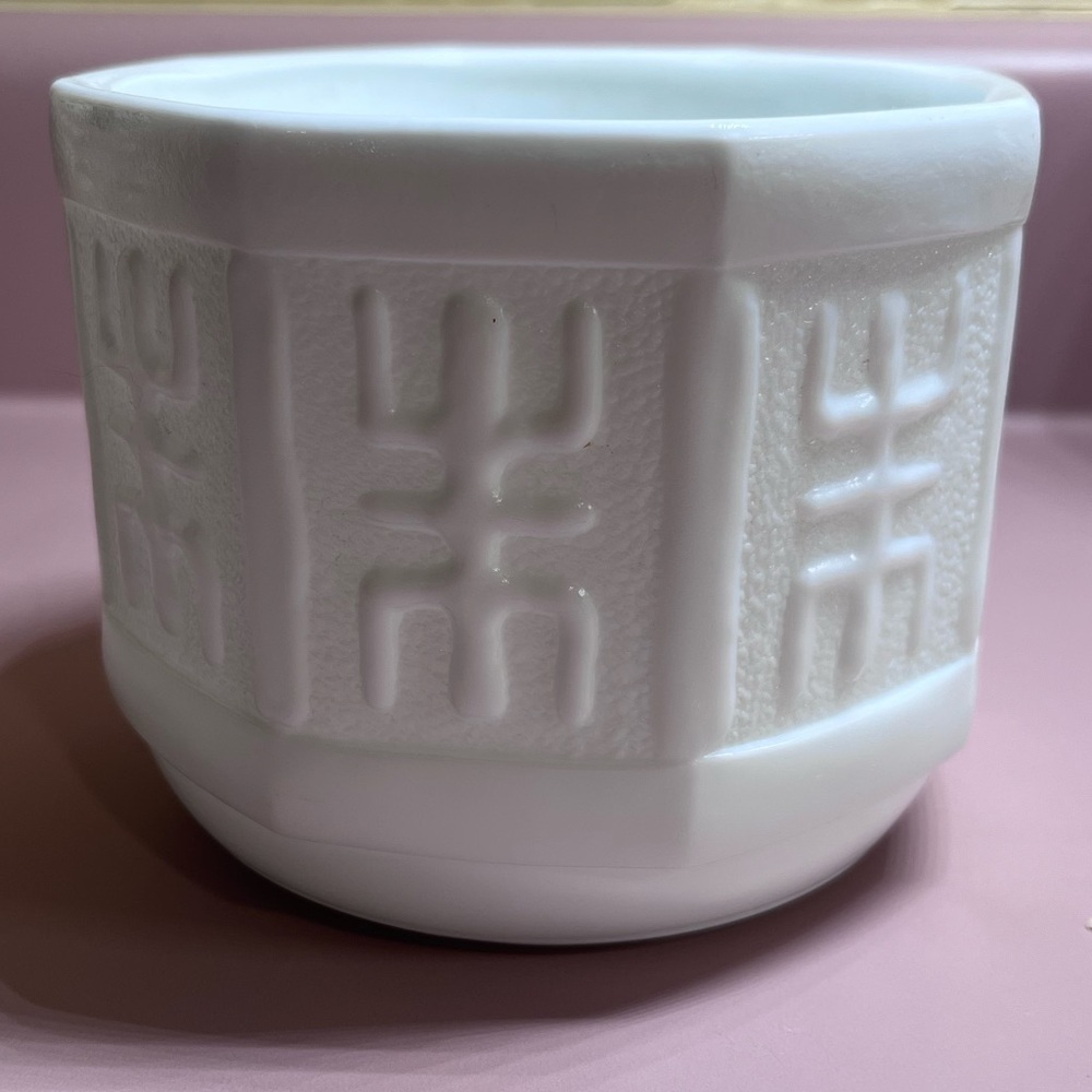 Vase102: 🥛Vintage Mid-Century Milk Glass Planter – Geometric Raised Panel Design